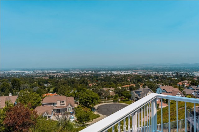 580 S Londerry Ln, Anaheim Hills CA: https://media.crmls.org/medias/74b41cde-4e37-40c7-85ed-5c39fb90eb3f.jpg