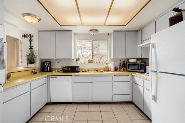 1070 Freeman Avenue, Long Beach CA: https://media.crmls.org/medias/74b455c9-b3b3-400b-809e-320b023c0564.jpg