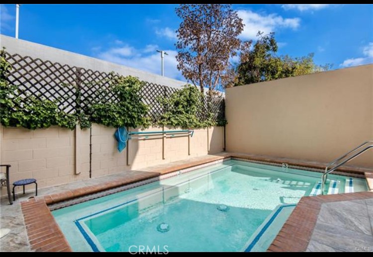 https://media.crmls.org/medias/74b4767b-f741-48a0-81b2-bed397706cc5.jpg?preset=X-Large