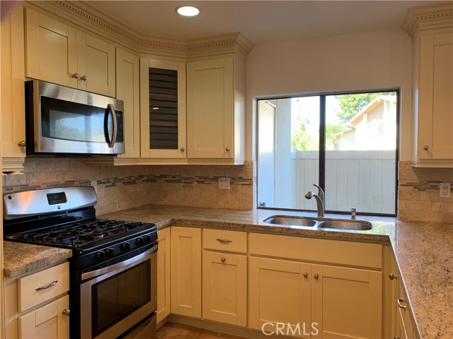 Detail Gallery Image 7 of 16 For 8877 Lauderdale Ct #214-C,  Huntington Beach,  CA 92646 - 2 Beds | 2 Baths