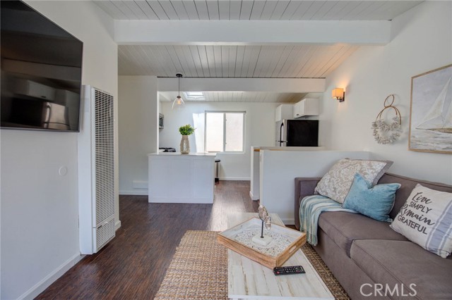 Detail Gallery Image 5 of 26 For 217 35th Pl #B,  Manhattan Beach,  CA 90266 - 2 Beds | 1 Baths