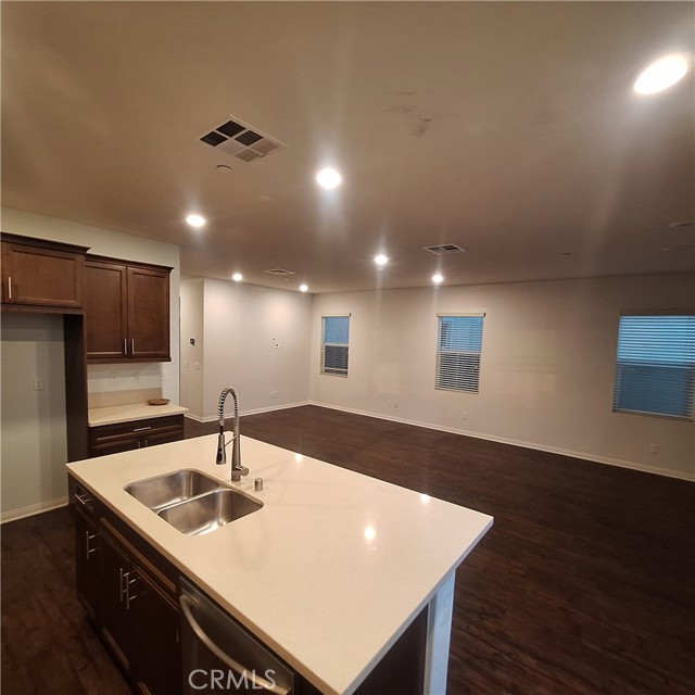 825 Parisa Place, Upland CA: https://media.crmls.org/medias/74b6e3db-f030-4766-b11c-dd3b889468ff.jpg