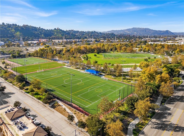 Detail Gallery Image 23 of 33 For 2700 E Chaucer #14,  Los Angeles,  CA 90065 - 4 Beds | 4 Baths