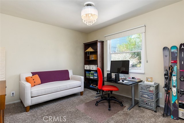 10522 Fernglen Avenue, Tujunga CA: https://media.crmls.org/medias/74b76066-19cd-4ac8-9466-8ccf50a6fa37.jpg