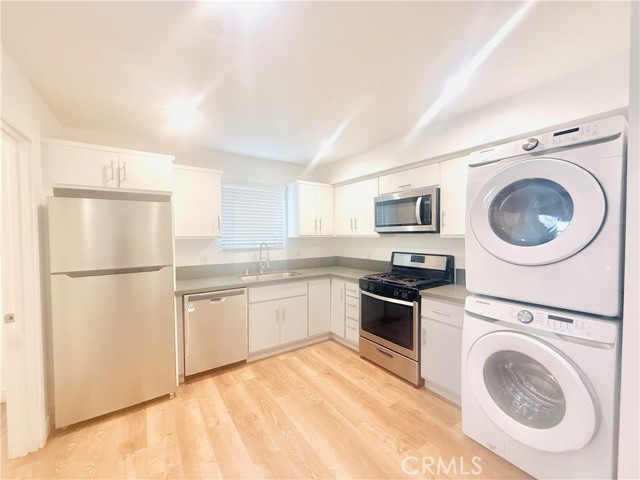 25200 Frampton Avenue, Harbor City CA: https://media.crmls.org/medias/74b80f11-2eb4-488d-b36f-efa02b775f08.jpg