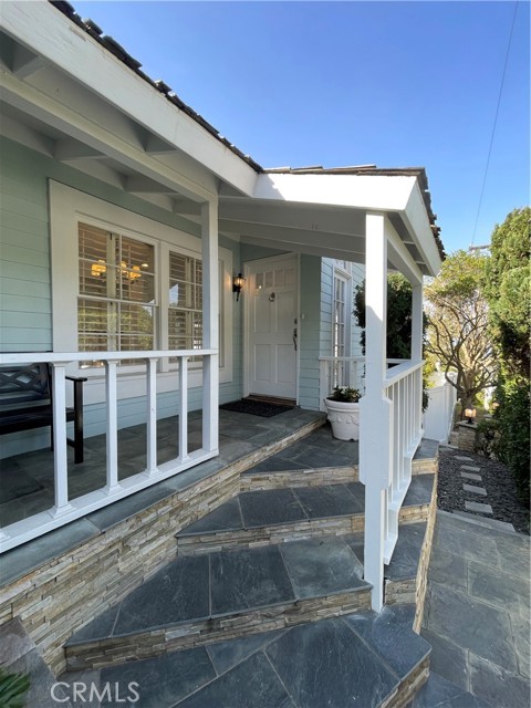 Detail Gallery Image 7 of 29 For 952 2nd. Street, Manhattan Beach,  CA 90266 - 5 Beds | 3 Baths