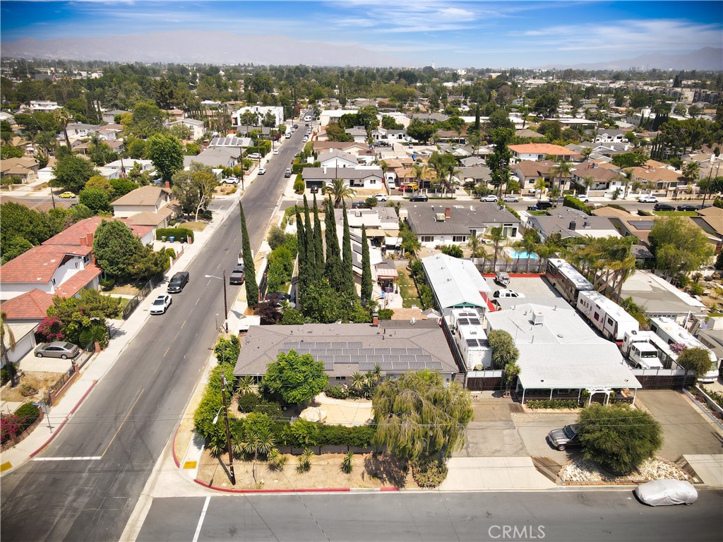 https://media.crmls.org/medias/74b8f36f-527e-4937-b198-da6a3e823c1b.jpg?preset=X-Large