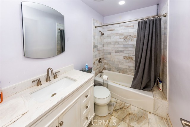 Detail Gallery Image 6 of 10 For 11830 Terra Bella St, Sylmar,  CA 91342 - 3 Beds | 2 Baths