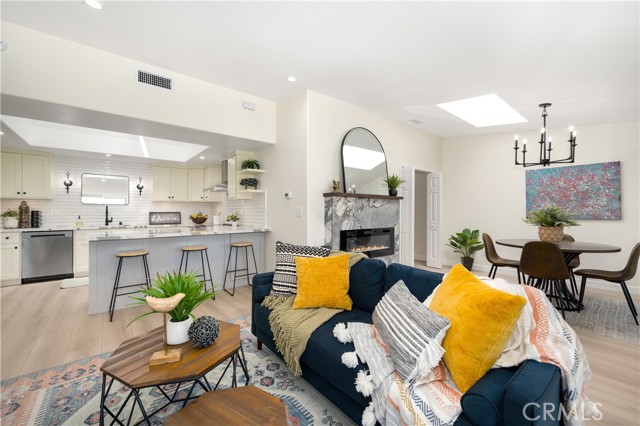 1540 Northwood Road, Seal Beach CA: https://media.crmls.org/medias/74b92fb3-1e30-431a-8075-2e27762b68e1.jpg
