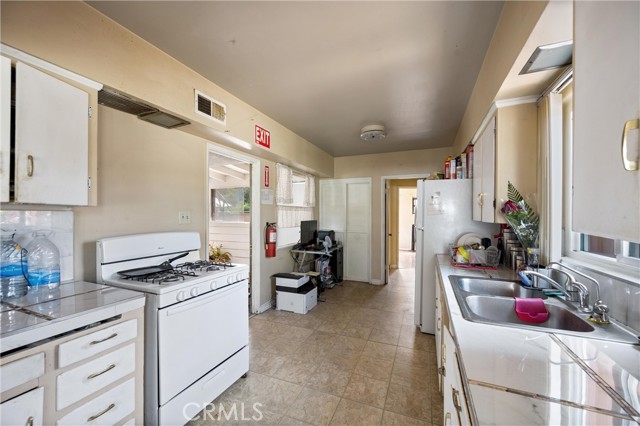 Detail Gallery Image 12 of 38 For 1122 Wellwood Ave, Beaumont,  CA 92223 - 4 Beds | 2 Baths