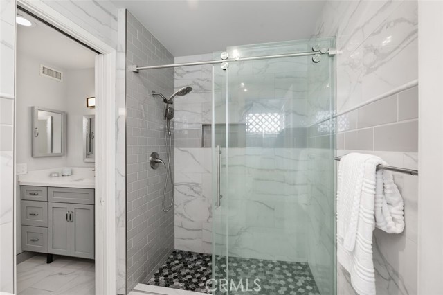 Detail Gallery Image 21 of 46 For 2516 University Dr, Newport Beach,  CA 92660 - 3 Beds | 2 Baths