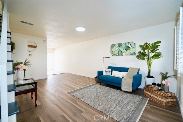 Detail Gallery Image 2 of 20 For 23624 Western Ave #B,  Harbor City,  CA 90710 - 3 Beds | 1/1 Baths