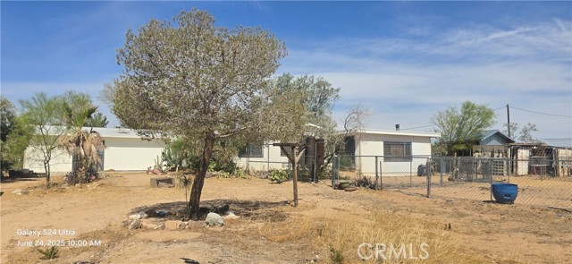 351 Neimeyer Place, Yucca Valley CA: https://media.crmls.org/medias/74bc2677-0df8-4ca2-9100-1c4cd86e076d.jpg