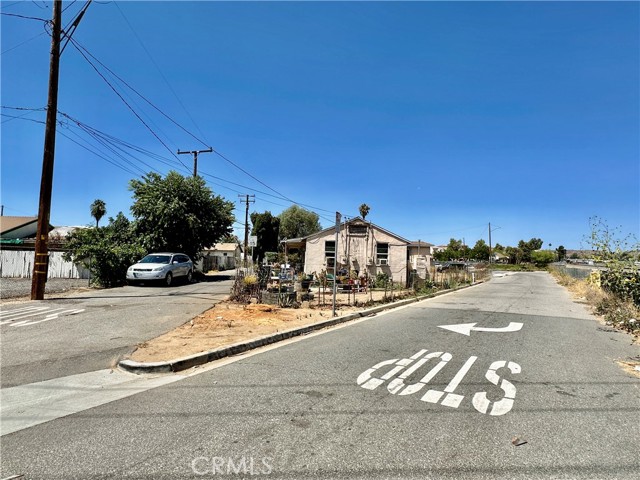 Detail Gallery Image 6 of 15 For 182 State St, Perris,  CA 92570 - 2 Beds | 2 Baths