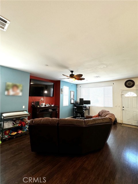 Detail Gallery Image 5 of 13 For 277 Bloomington Ave #235,  Rialto,  CA 92376 - 4 Beds | 2/1 Baths