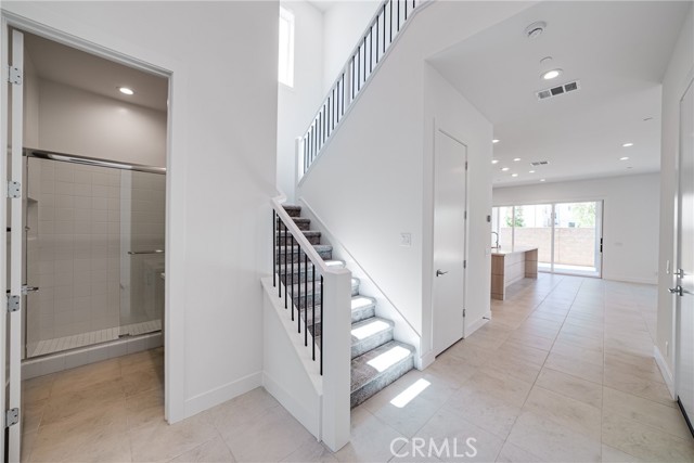 Detail Gallery Image 10 of 31 For 121 Wild Flower, Lake Forest,  CA 92630 - 5 Beds | 5 Baths