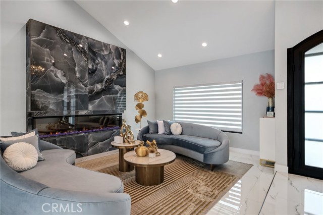 Detail Gallery Image 8 of 74 For 4030 - 4032 W 178th St, Torrance,  CA 90504 - 6 Beds | 3 Baths