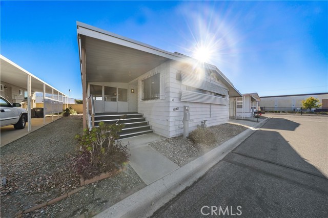 1895 W Devonshire Avenue, Hemet CA: https://media.crmls.org/medias/74beb876-ce66-46f6-9c70-591c624482af.jpg