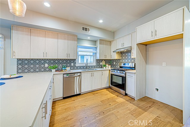 Detail Gallery Image 5 of 21 For 1226 Meadowbrook, Los Angeles,  CA 90019 - 6 Beds | 6 Baths