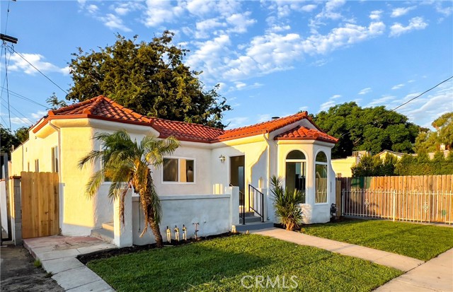 Detail Gallery Image 2 of 30 For 4380 W 28th St, Los Angeles,  CA 90018 - 3 Beds | 2 Baths