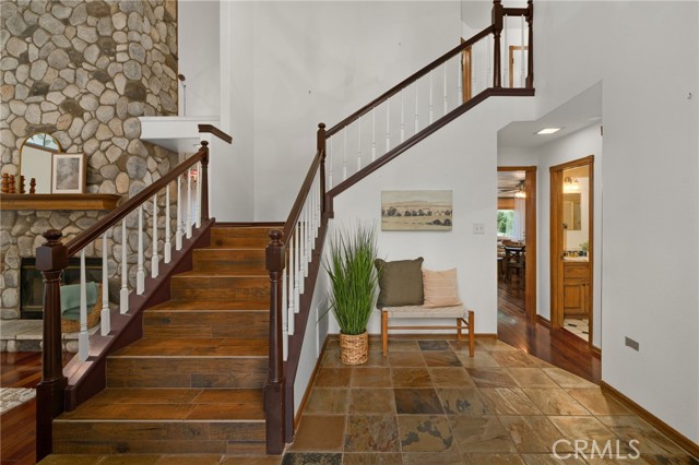 Detail Gallery Image 3 of 73 For 26061 Augusta Dr, Lake Arrowhead,  CA 92392 - 5 Beds | 4 Baths