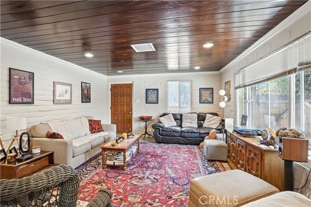3719 Jurupa Avenue, Riverside CA: https://media.crmls.org/medias/74c15b55-b773-4e01-851b-9dbf144530ac.jpg