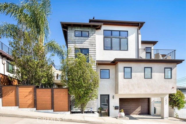 1032 6th, Hermosa Beach, California 90254, 4 Bedrooms Bedrooms, ,3 BathroomsBathrooms,Residential,Sold,6th,SB22136354