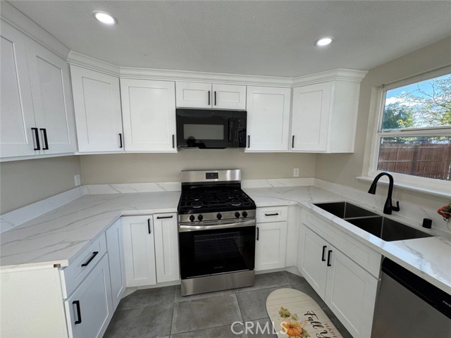 15012 Chuparosa, Victorville CA: https://media.crmls.org/medias/74c2b7d2-84b9-4ffa-b5b3-2e22d1ad966e.jpg