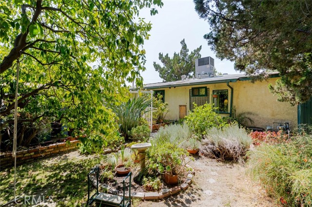 11594 Morrison Street, North Hollywood CA: https://media.crmls.org/medias/74c2f474-4b12-46e4-84fa-6b917f87e0a8.jpg