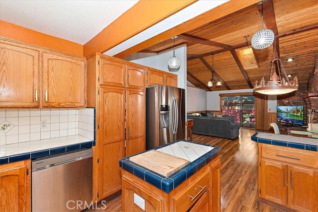 Detail Gallery Image 11 of 29 For 401 E Angeles Bld, Big Bear City,  CA 92314 - 3 Beds | 2 Baths