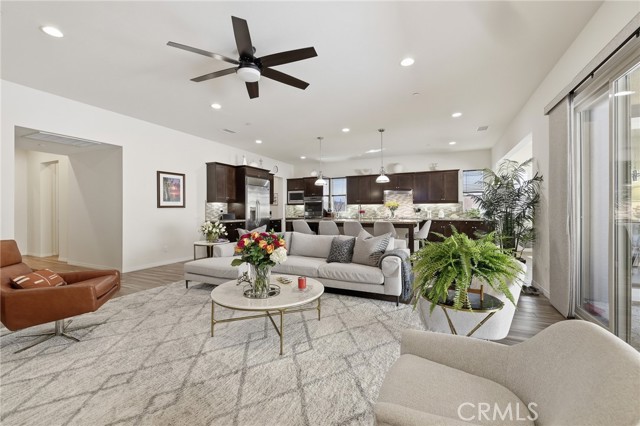 Detail Gallery Image 11 of 46 For 4977 Hydepark, Agoura Hills,  CA 91301 - 4 Beds | 2/1 Baths