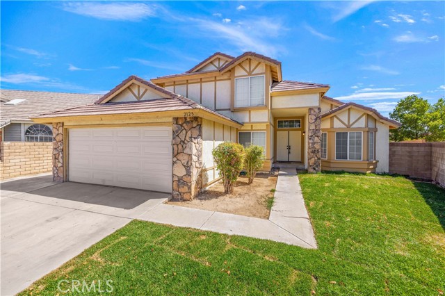 2125 E Oldfield Street, Lancaster CA: https://media.crmls.org/medias/74c52df3-ca23-47c7-bcb8-0dca4c5d69bc.jpg