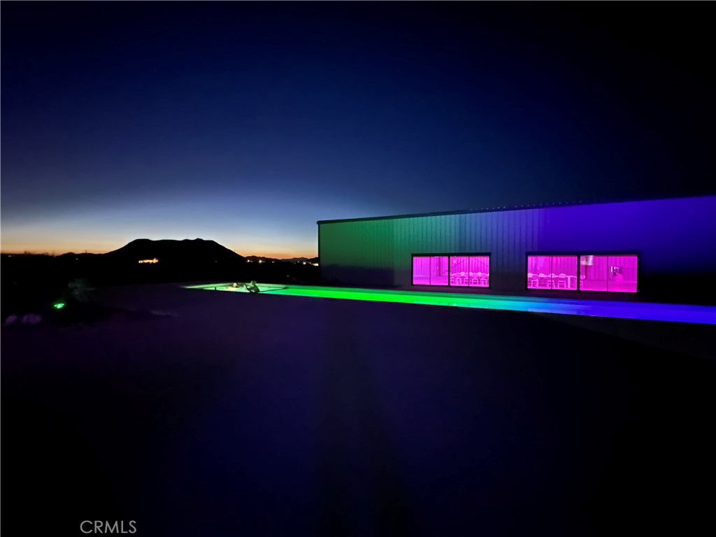 https://media.crmls.org/medias/74c56604-604e-42d2-875e-61f8535a7cfa.jpg?preset=X-Large