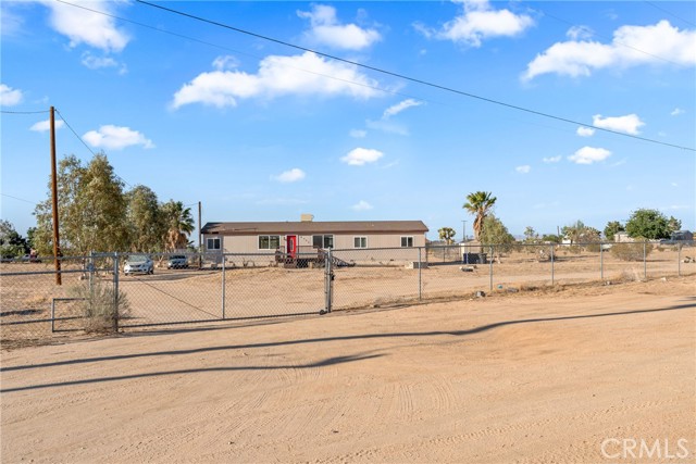 6320 Cholame Road, Phelan CA: https://media.crmls.org/medias/74c5a08c-25b5-4293-bcbf-5fcc31b0b3da.jpg