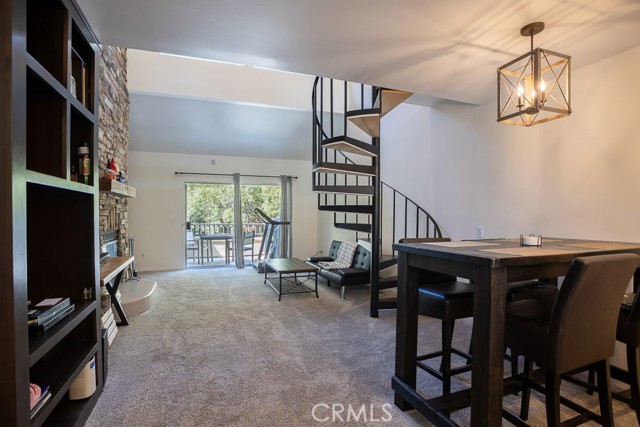 Detail Gallery Image 7 of 25 For 23930 Arroyo Park Dr #111,  Valencia,  CA 91355 - 2 Beds | 2 Baths