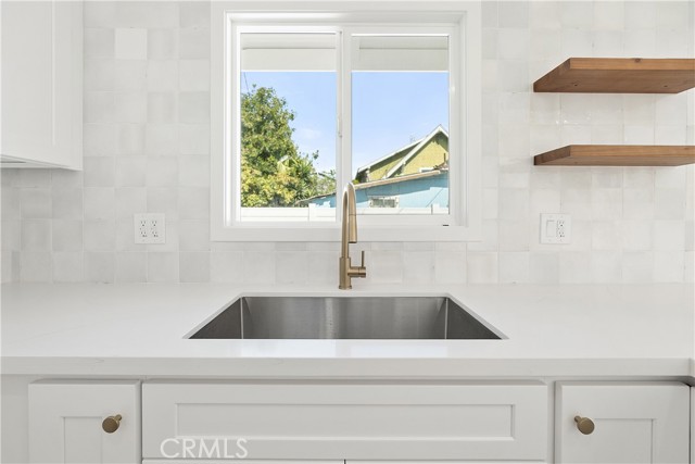 1027 E 10th St, Long Beach CA: https://media.crmls.org/medias/74c72861-f258-4f3a-b9a2-f1ddf914997d.jpg