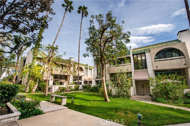 Detail Gallery Image 25 of 26 For 5340 Yarmouth #205,  Encino,  CA 91316 - 2 Beds | 2 Baths