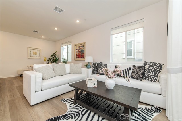 Detail Gallery Image 10 of 46 For 136 Ruby Rd, Rancho Mission Viejo,  CA 92694 - 3 Beds | 2/1 Baths