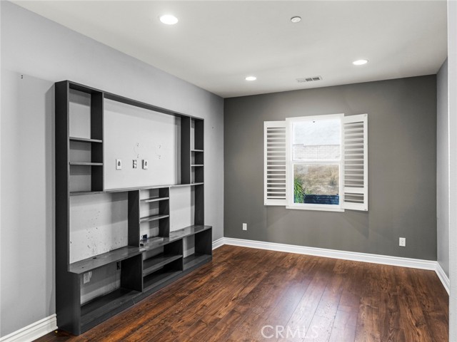 28002 Kenny Lane, Saugus CA: https://media.crmls.org/medias/74c792b9-da3f-4e4a-aa65-134dd24082d1.jpg