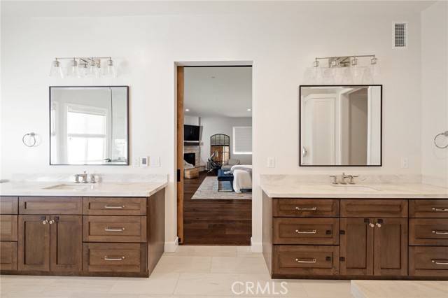 550 Helberta Avenue, Redondo Beach, California 90277, 5 Bedrooms Bedrooms, ,3 BathroomsBathrooms,Residential,Sold,Helberta,SB21204332