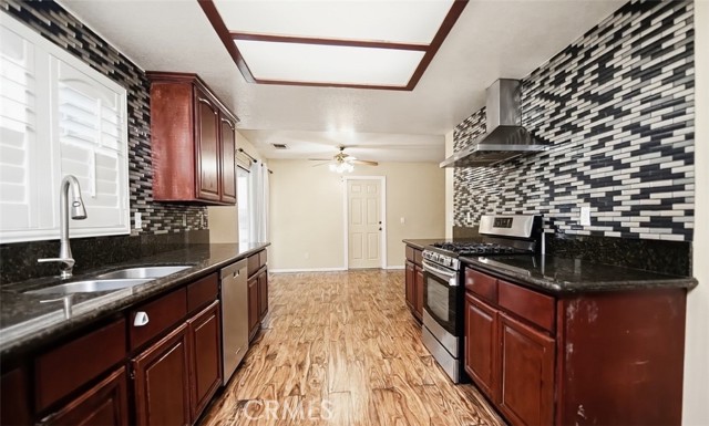 Detail Gallery Image 9 of 21 For 21667 Laguna, Apple Valley,  CA 92308 - 3 Beds | 2 Baths