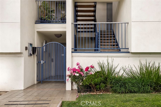 Detail Gallery Image 6 of 19 For 285 S Sierra Madre Bld #L,  Pasadena,  CA 91107 - 2 Beds | 2 Baths