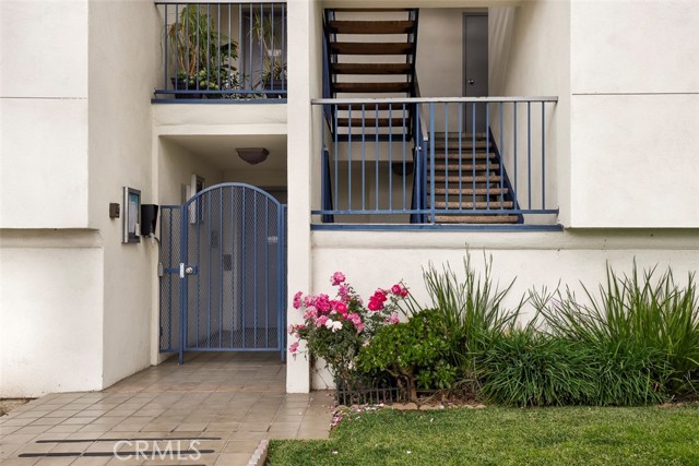 Detail Gallery Image 6 of 19 For 285 S Sierra Madre Bld #L,  Pasadena,  CA 91107 - 2 Beds | 2 Baths