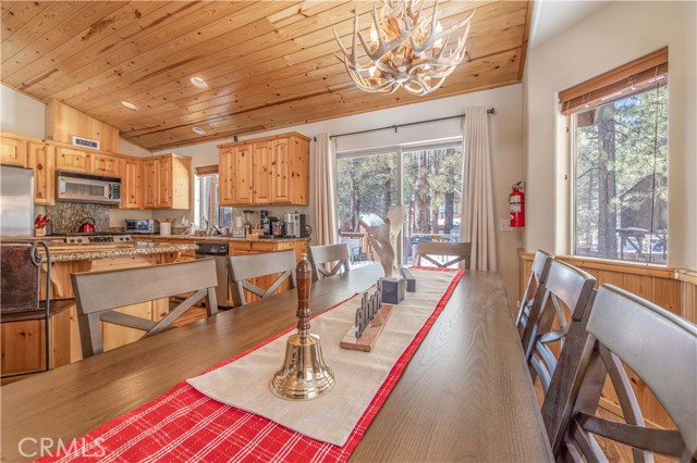 Detail Gallery Image 28 of 65 For 424 Mountainaire Ln, Big Bear Lake,  CA 92315 - 3 Beds | 2 Baths