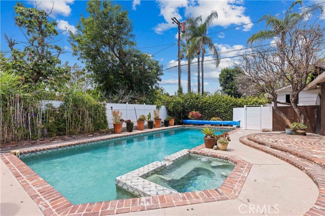 13405 Tiara Street, Valley Glen CA: https://media.crmls.org/medias/74ca0ad5-bb78-4959-9f06-168b823eecee.jpg