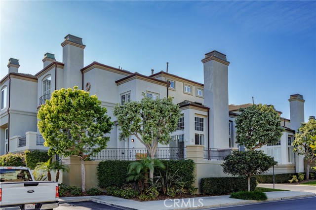 Detail Gallery Image 10 of 46 For 6242 Surfboard, Huntington Beach,  CA 92648 - 3 Beds | 2/1 Baths