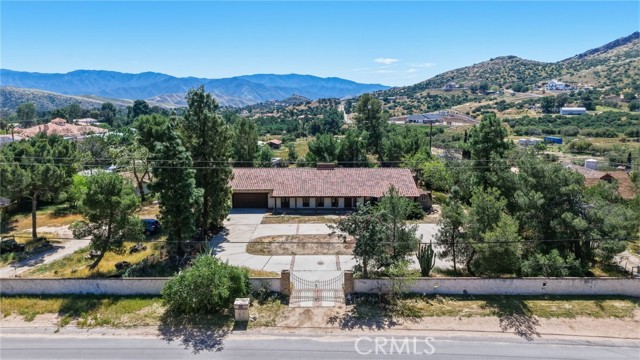 Detail Gallery Image 2 of 45 For 11560 Darling Rd, Agua Dulce,  CA 91390 - 4 Beds | 3 Baths