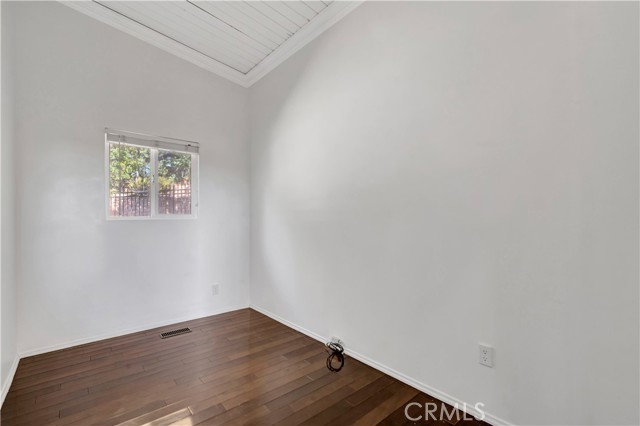 Detail Gallery Image 16 of 32 For 5102 Medina Rd, Woodland Hills,  CA 91364 - 2 Beds | 2 Baths