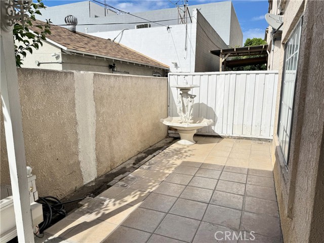 Detail Gallery Image 14 of 18 For 18319 Hart St #3,  Reseda,  CA 91335 - 4 Beds | 4 Baths