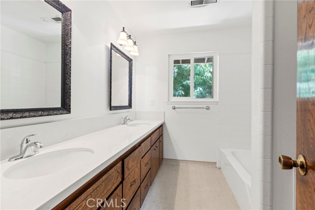 3355 San Fernando Court, Merced CA: https://media.crmls.org/medias/74cbc2c7-e1ee-4a23-8001-103bfa413f65.jpg